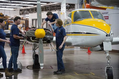 Know any airplane mechanics? Wave of retirements leaves some industries desperate to hire